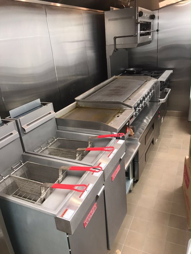 Equipos de línea caliente: hornos, estufas y planchas comerciales